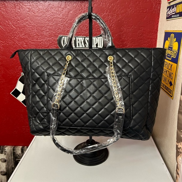 Gilda ParisElegant Black Quilted Tote Bag with Gold Accents - Picture 2 of 11